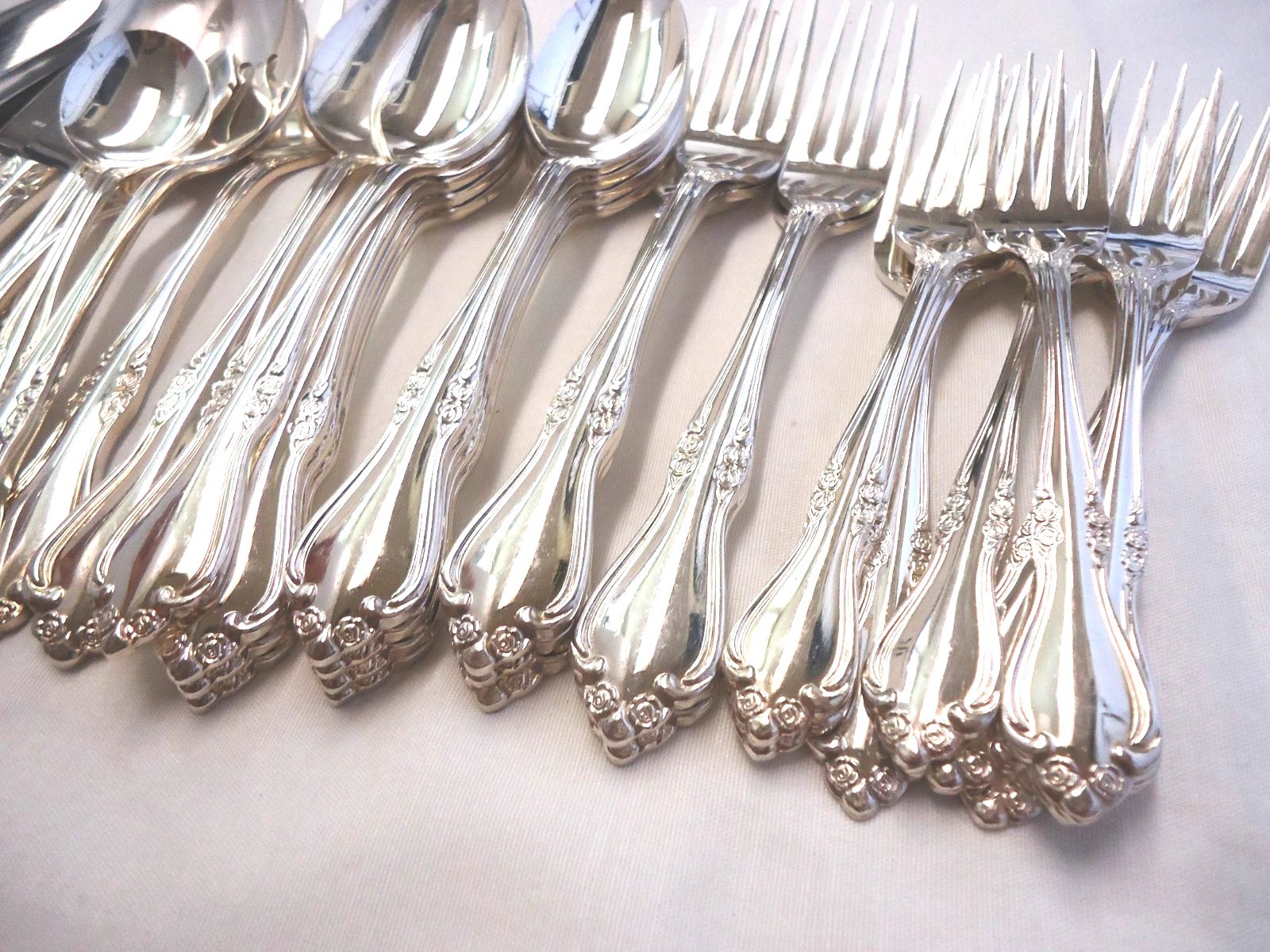 SILVERPLATE JAPAN FLATWARE 34-pieces