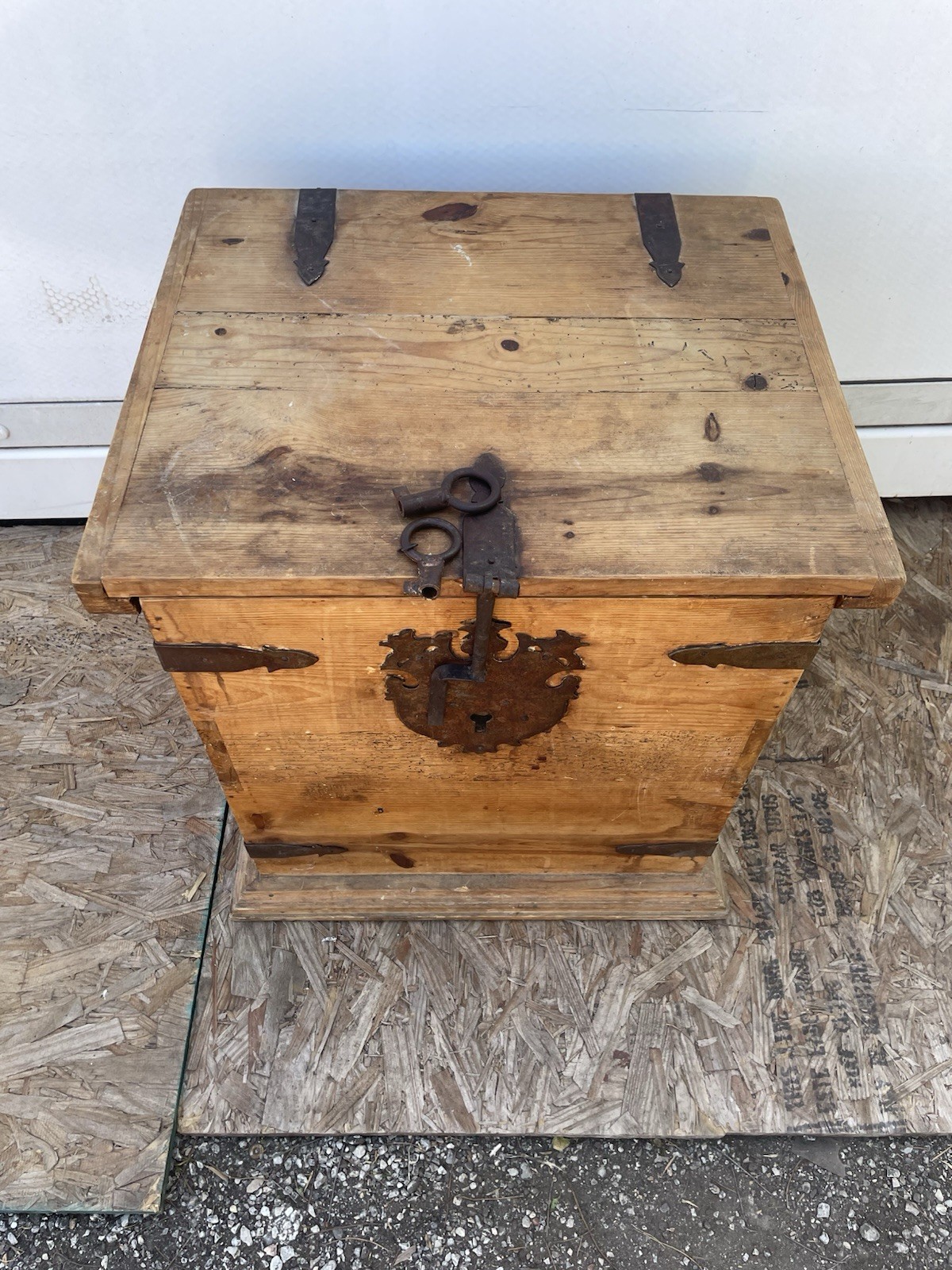 Vintage Primitive Wood Storage Case W/Iron Hardware Also Has Keys