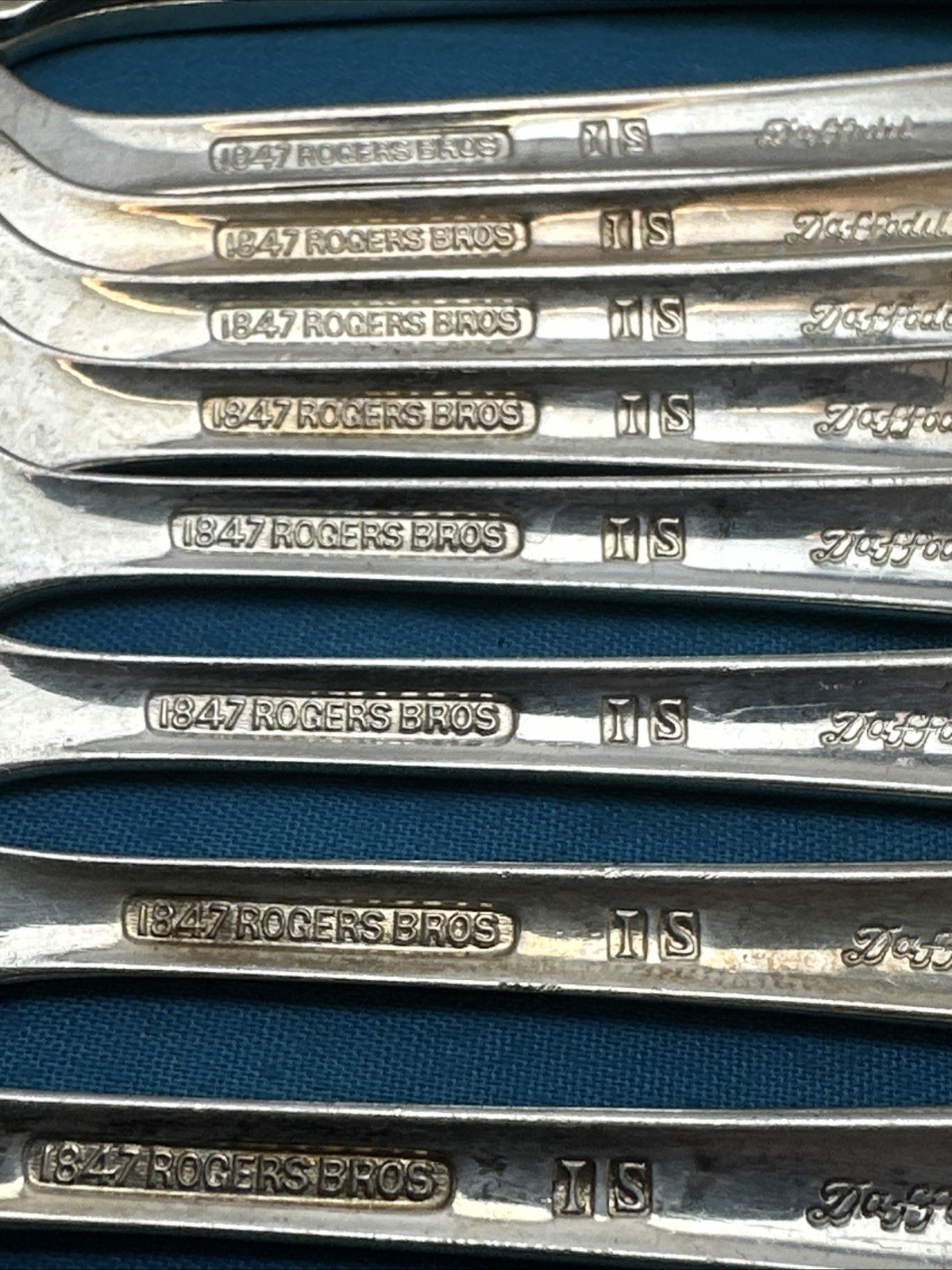 10 Pc DAFFODIL Silverplated FLAT BUTTER SPREADERS 1847 Rogers Bros