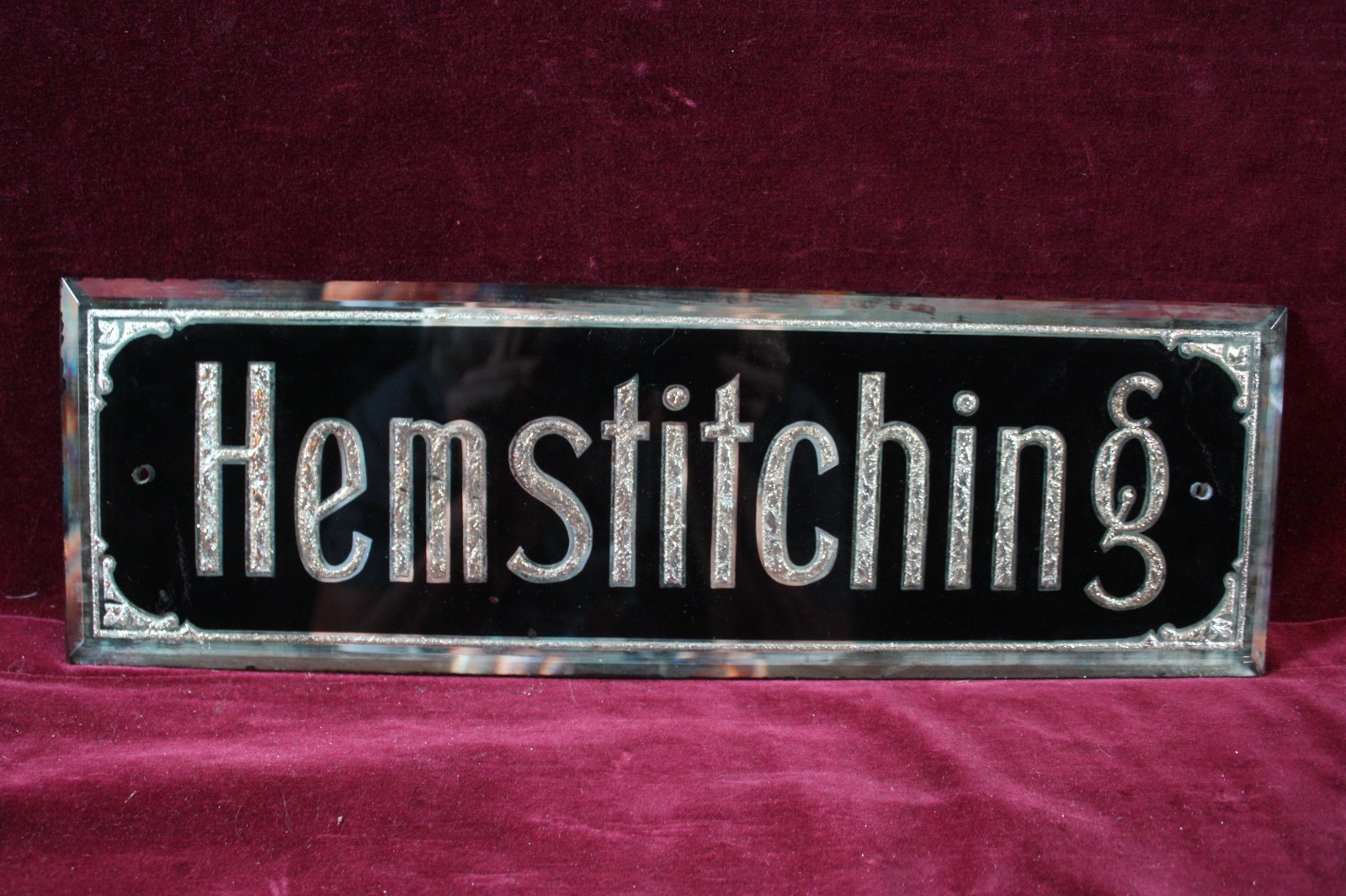 * ANTIQUE ORIGINAL HEM STITCHING REVERSE PAINT AND FOIL SEWING SIGN EARLY 1900 *