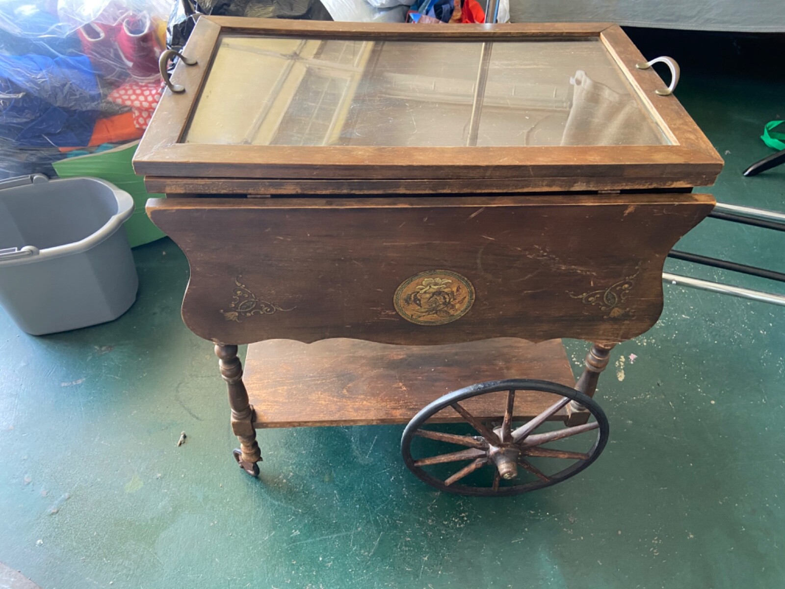 PRICE NEGOTIABLE Vintage Brown Tea Trolley Pre 1950 In Good Condition