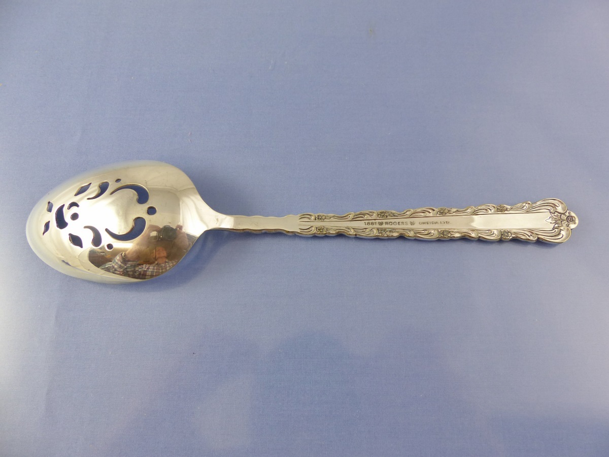 BELLFONTAINE 1973 SLOTTED SERVING SPOON BY 1881 ROGERS