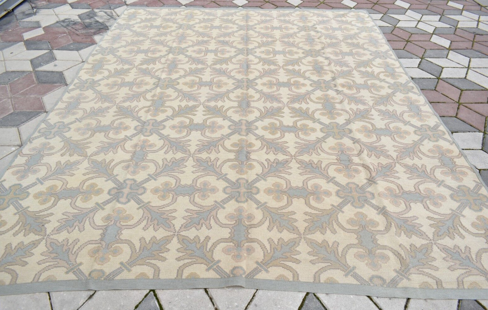 Vintage Soumak Rug 99” x 130” Bulgaria Rug Muted Dye Soumak Rug Home Decor Rug