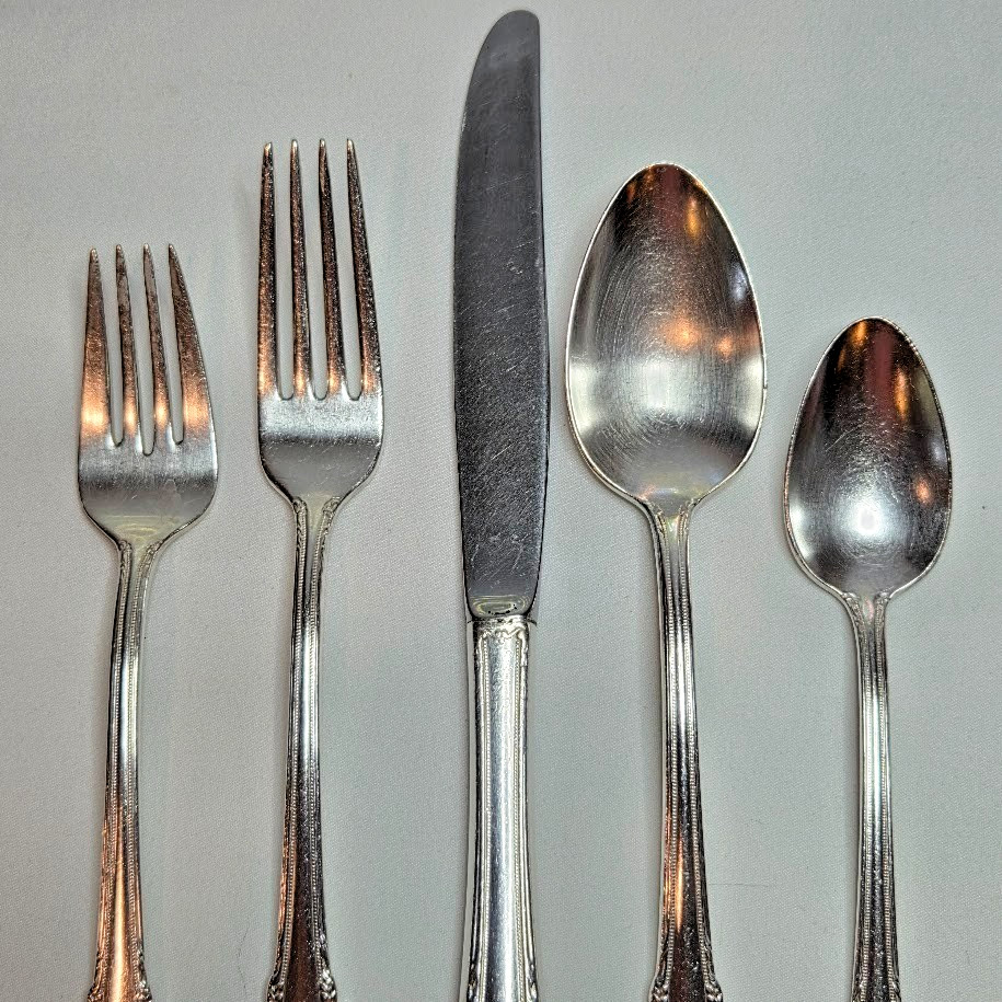 1847 Rogers Bros Remembrance 5 Piece International Silverplate Place Setting