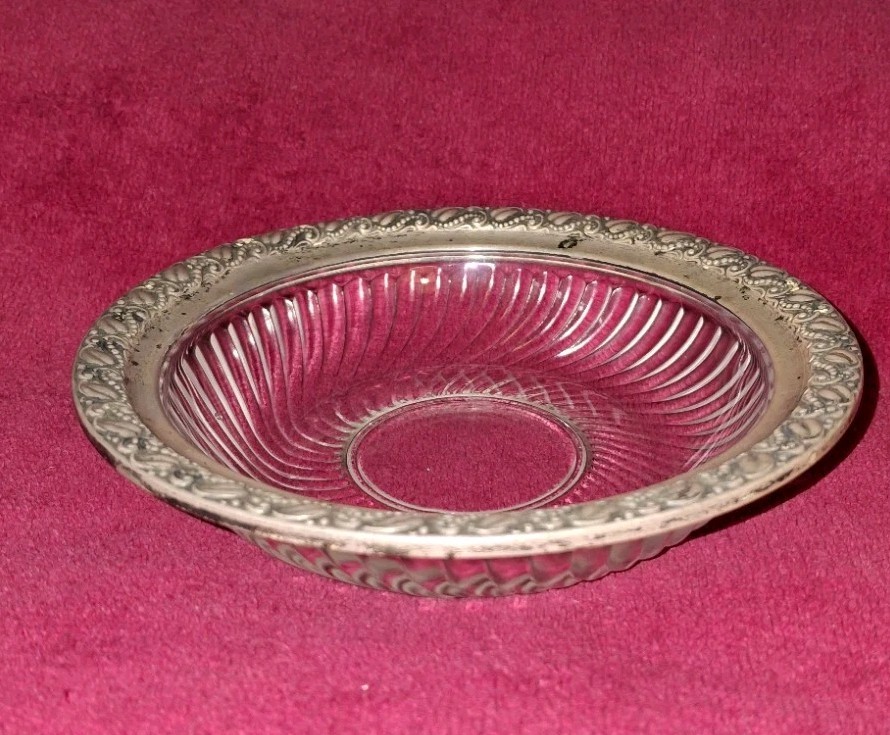 Webster Sterling Silver Floral Vine Design Pressed Glass Trinket Dish Berry Bowl