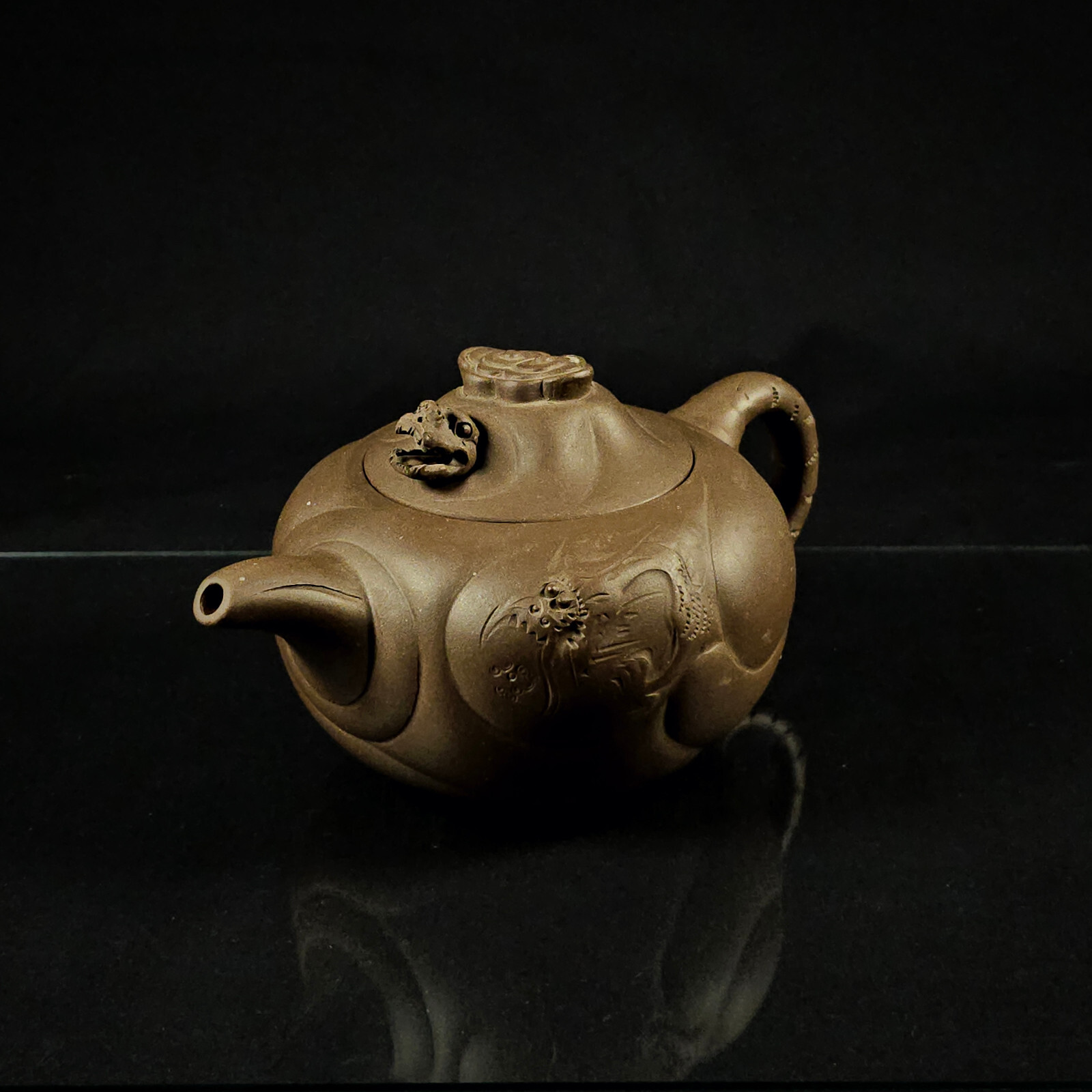 YIXING STONEWARE ‘DRAGON AND CARP’ TEAPOT, BY WANG YUYING, REPUBLIC PERIOD