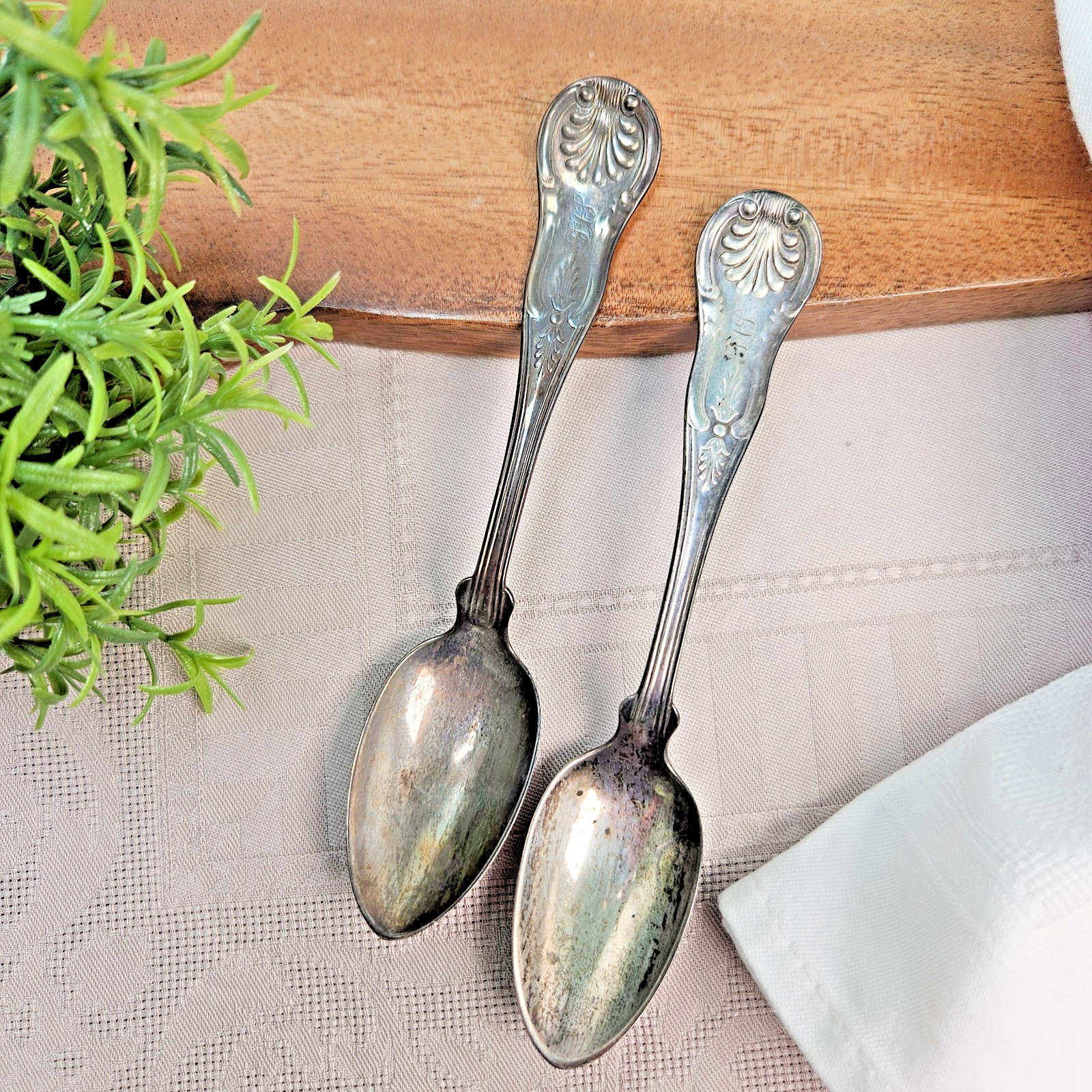 SET OF 2 J.E Caldwell Kings II Pattern Sterling 925 Teaspoons 5 7/8″ TAS 1865/66