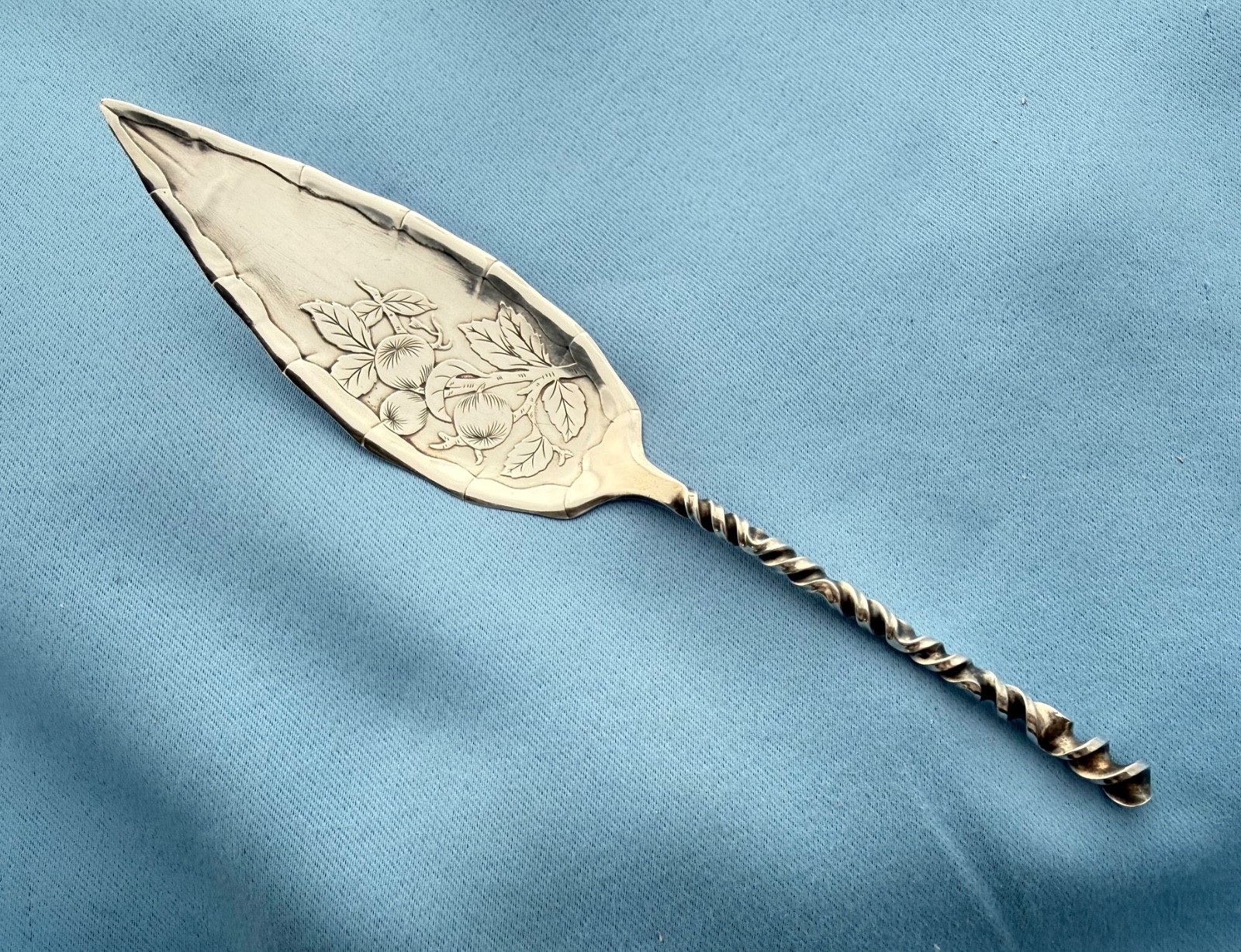 Towle Sterling Jelly Cake Sever Twist Handle No 128 Acid Etch 8 1/4 In 37.4 Gr