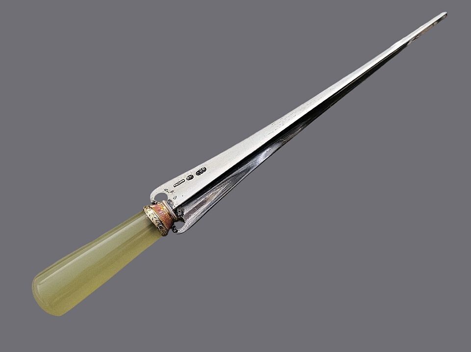 Karl FABERGÉ / Michael PERCHIN Gold – Enamel Silver / Bowenite – Letter Opener
