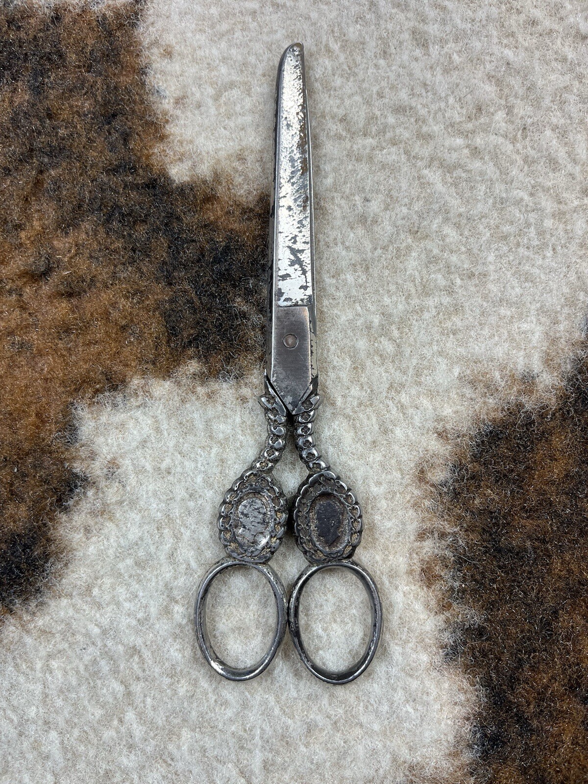 CORONATION SEWING SCISSORS King Edward VII Queen Alexandra Solingen P.G Souvenir