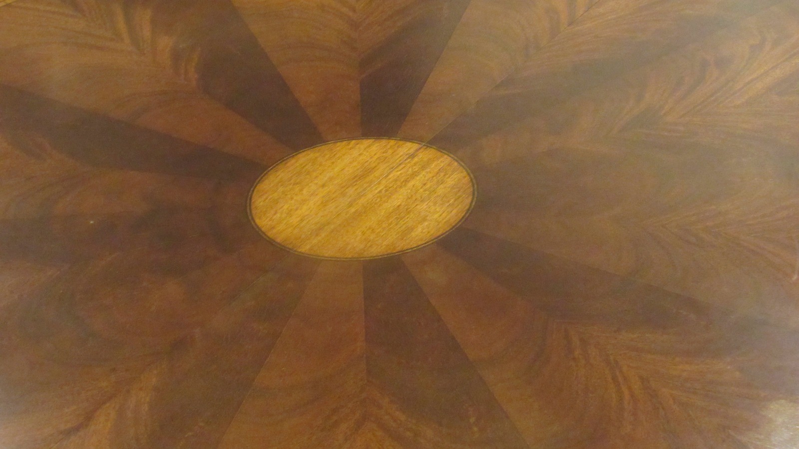 Ethan Allen Flame Mahogany Round Kitchen Dining Room Table Amazing
