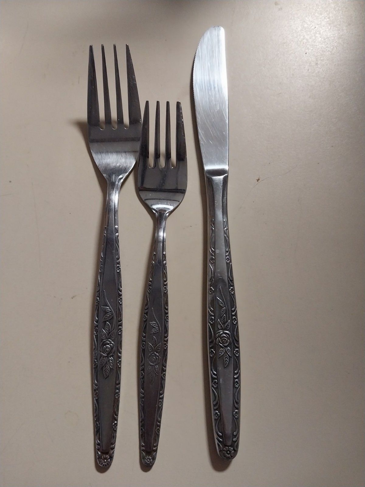 2 forks & 1 dinner knife stainless steel japan used floral pattern