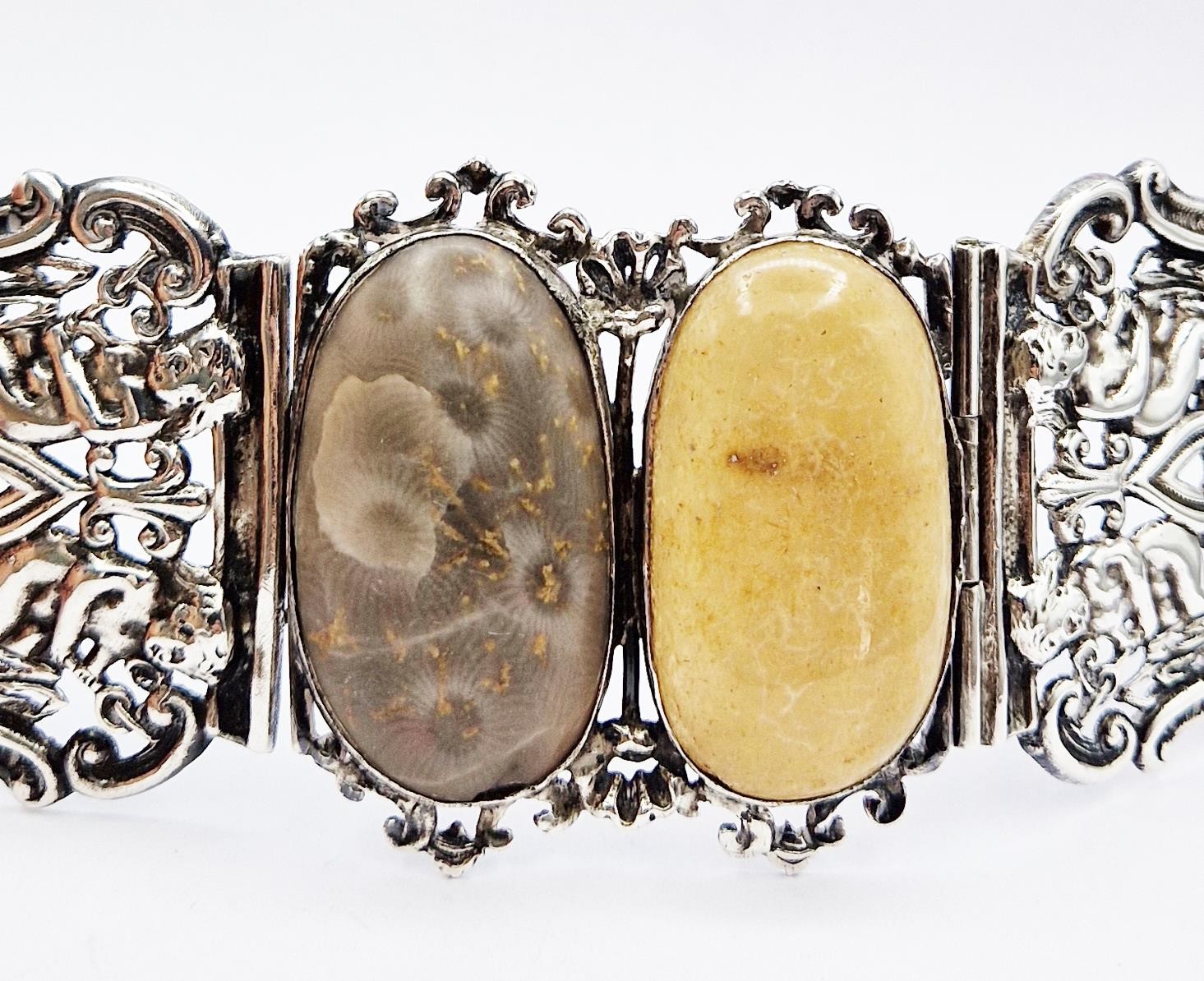 FINE ARTS & CRAFTS SOLID SILVER AGATE MOUNTED NURSES BUCKLE c1900