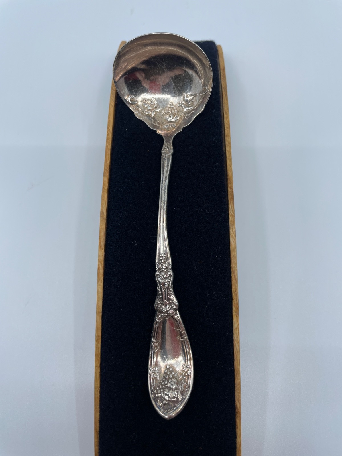 Rogers Silverplate Ladle La Vigne with patent