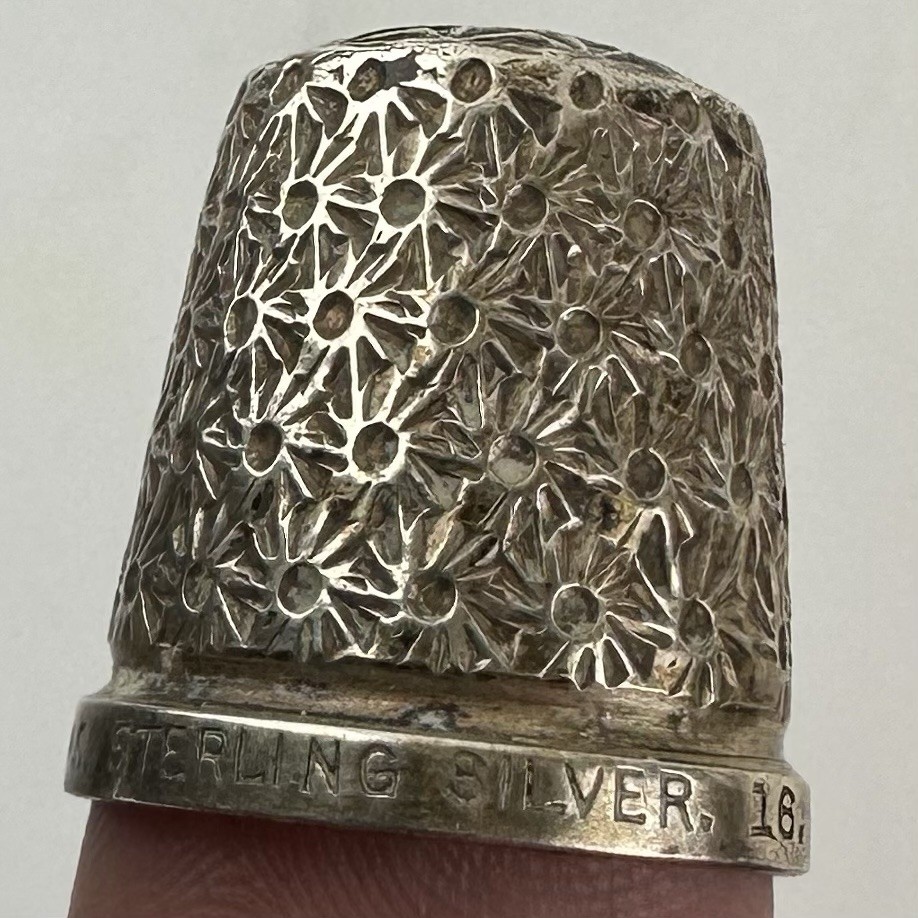 Vintage ‘Sterling Silver’ Thimble 2.1cm x 1.8cm 4.09g