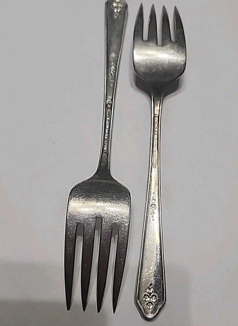 Sweet Briar Dinner Fork Oneida Community Tudor Plate 1948 Set Of 2