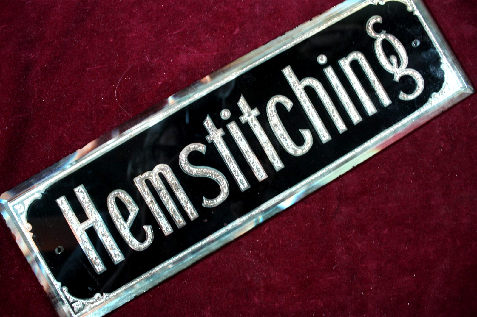 * ANTIQUE ORIGINAL HEM STITCHING REVERSE PAINT AND FOIL SEWING SIGN EARLY 1900 *