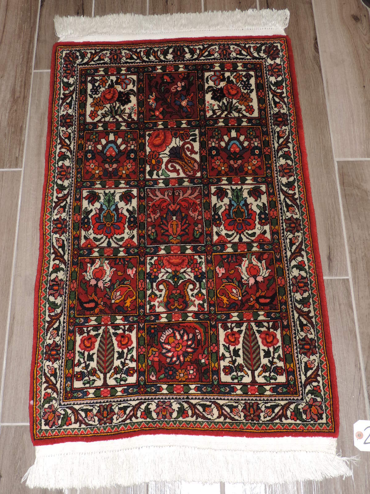 2x4ft. Handwoven Pictorial Wool Floral Rug