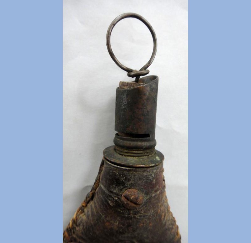 1800 antique POWDER HORN embossed leather PHEASANT HARE HUNTING SCENE +LEAD PCS