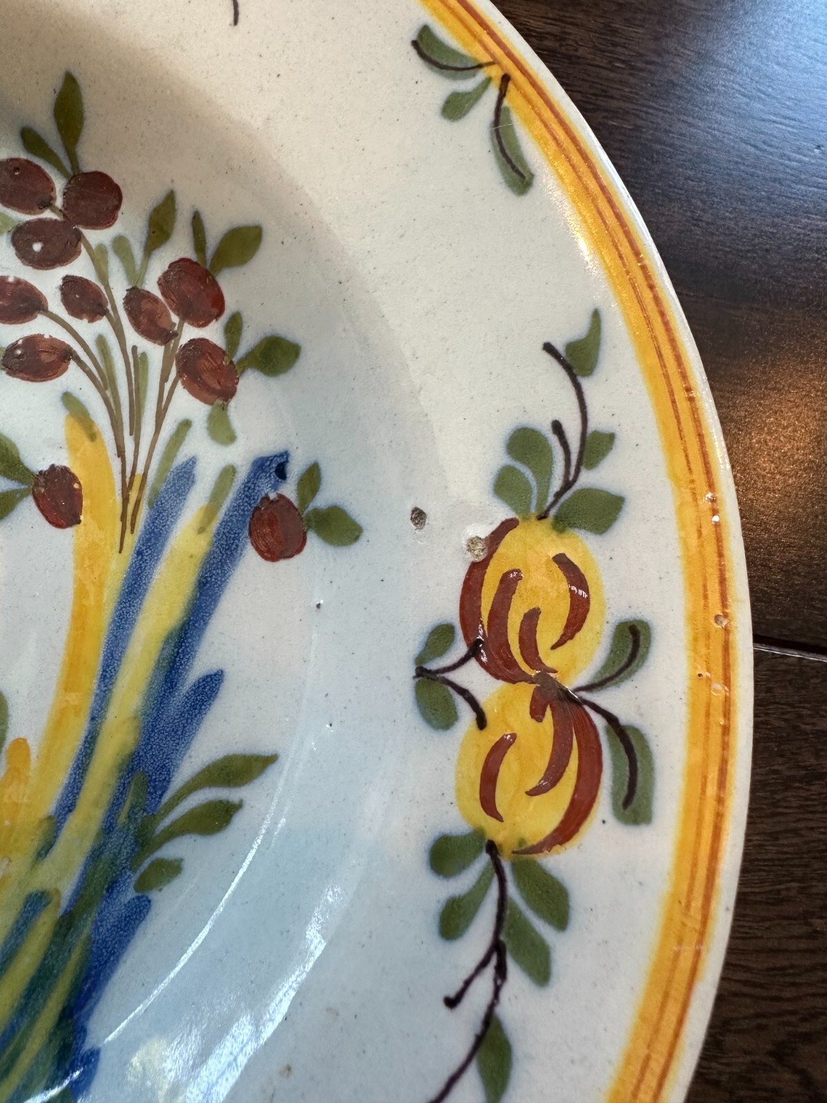 Delft polychrome Dutch Republic plate, 18th C, lion w/ 7 arrows, Now I rest safe