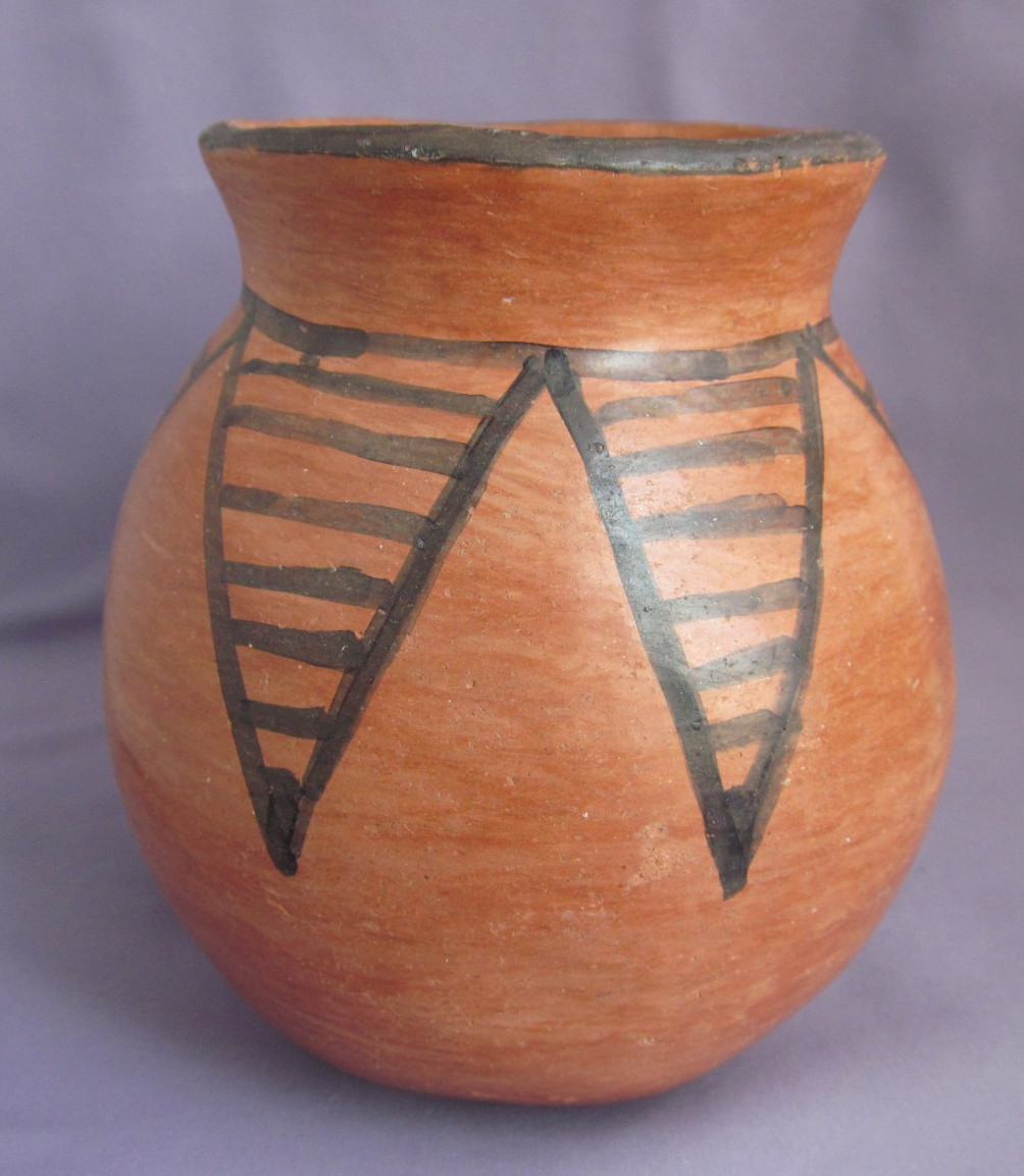 HEAVY ANTIQUE PRIMITIVE NATIVE AMERICAN PUEBLO TERRACOTTA CLAY VASE HAND PAINTED