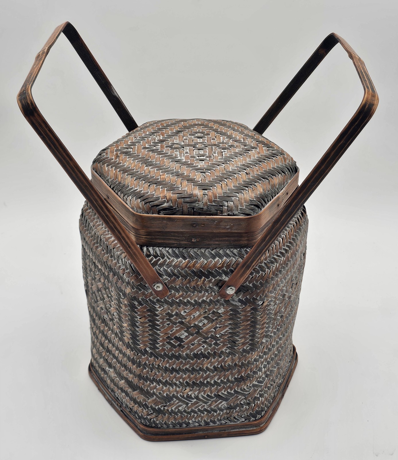 Vtg Handmade Ornate Woven Bamboo Chinese Wedding Basket Box ~ 10.25″ Hexagon