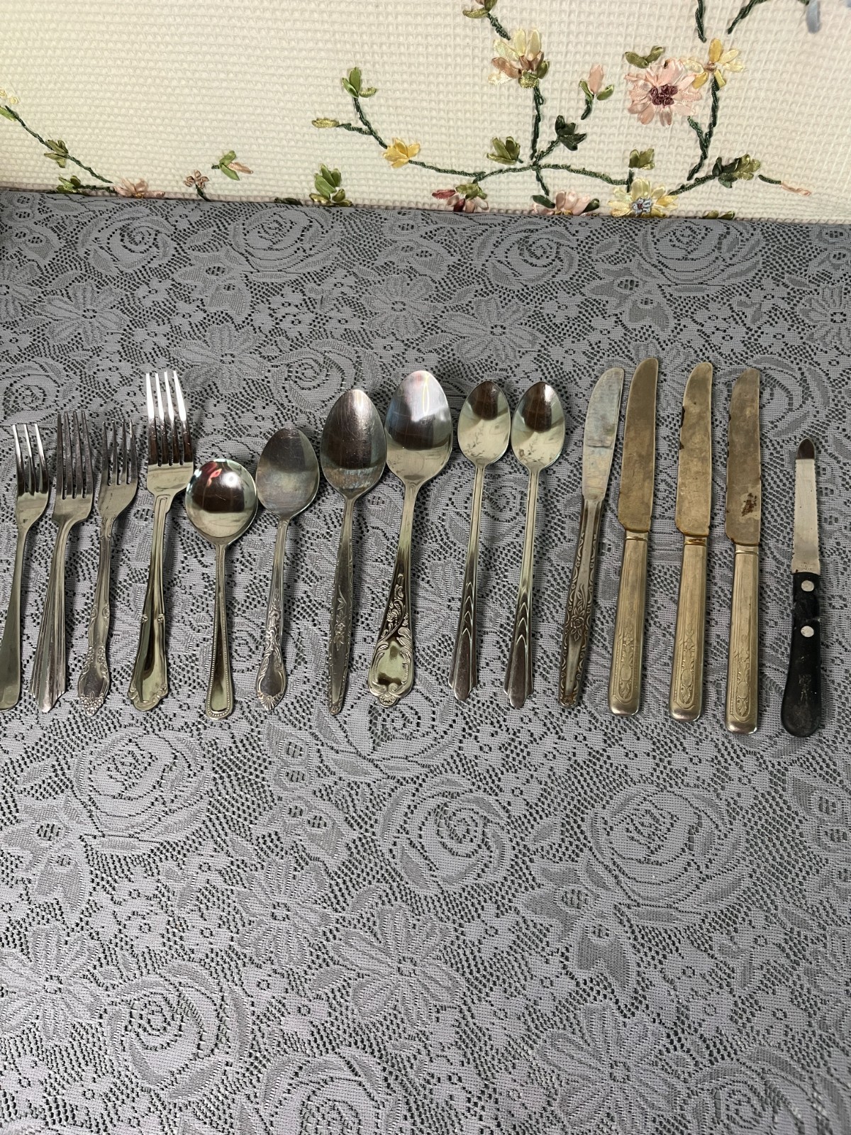 Vintage Mixed Flatware Lot Knives Spoons Forks Silver Tone 15 Pieces