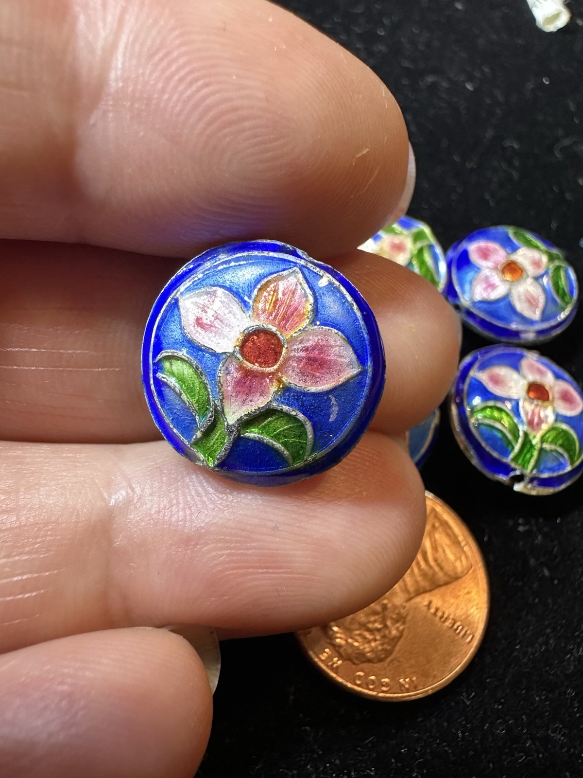 One Vintage Chinese Bead Cloisonne Canton Enamel Blue Flower leaves 14mm Coin