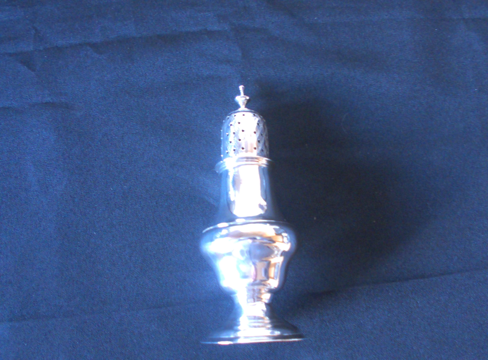 Solid Silver George 111 Muffineer Sugar Caster Hallmark Date 1784 By George Smit