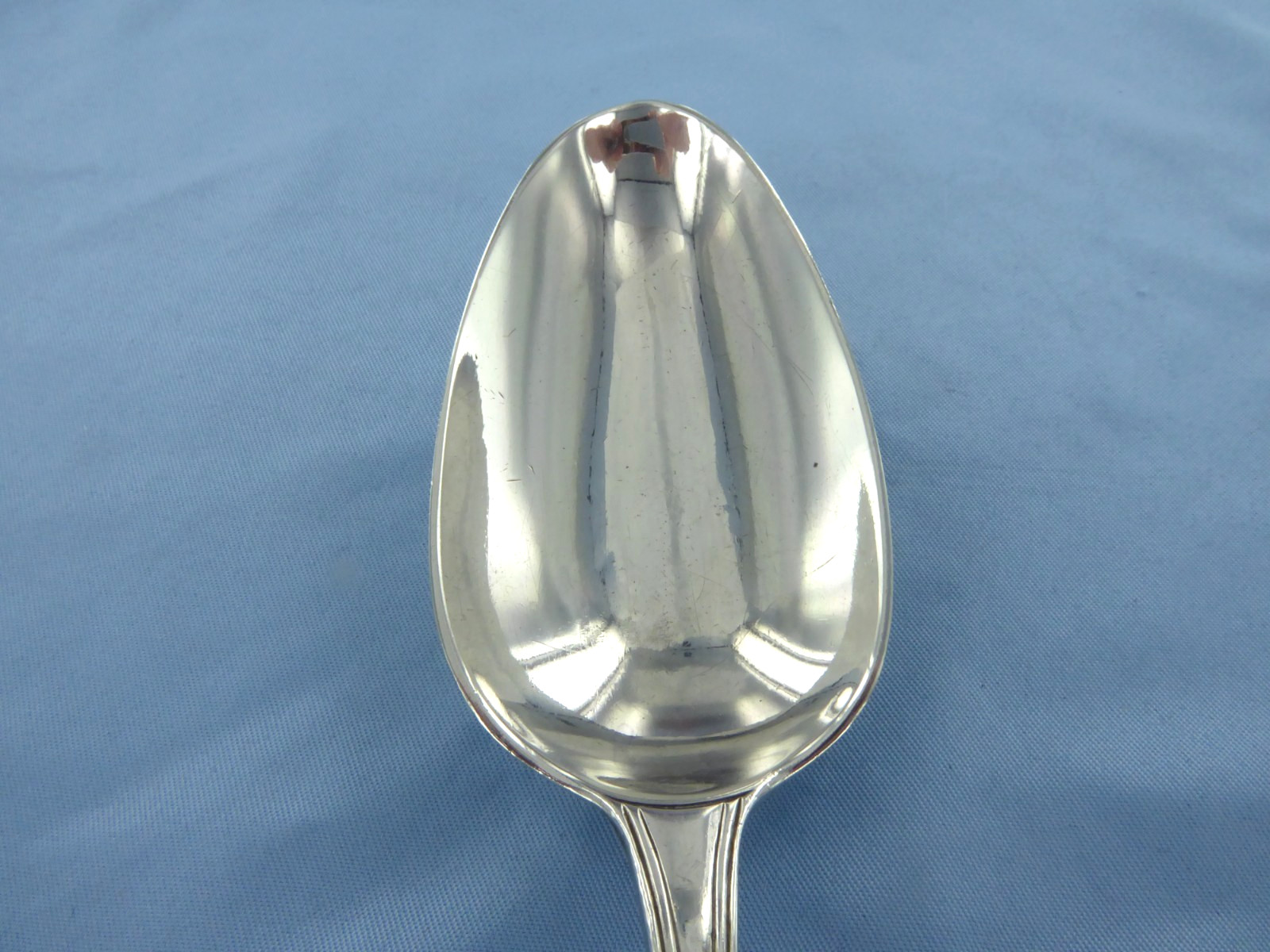 AN ANTIQUE STERLING SILVER OLD ENGLISH THREAD SOUP SPOON LONDON 1791.