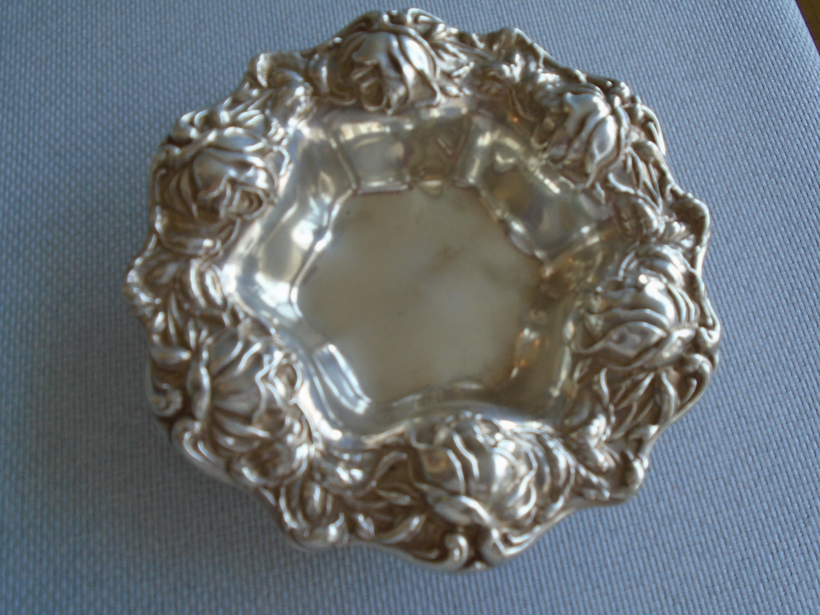 WHITING STERLING SILVER ~ REPOUSSE DISH BOWL ~6 1/4″ 4.6oz~ ART NOUVEAU BEAUTY!