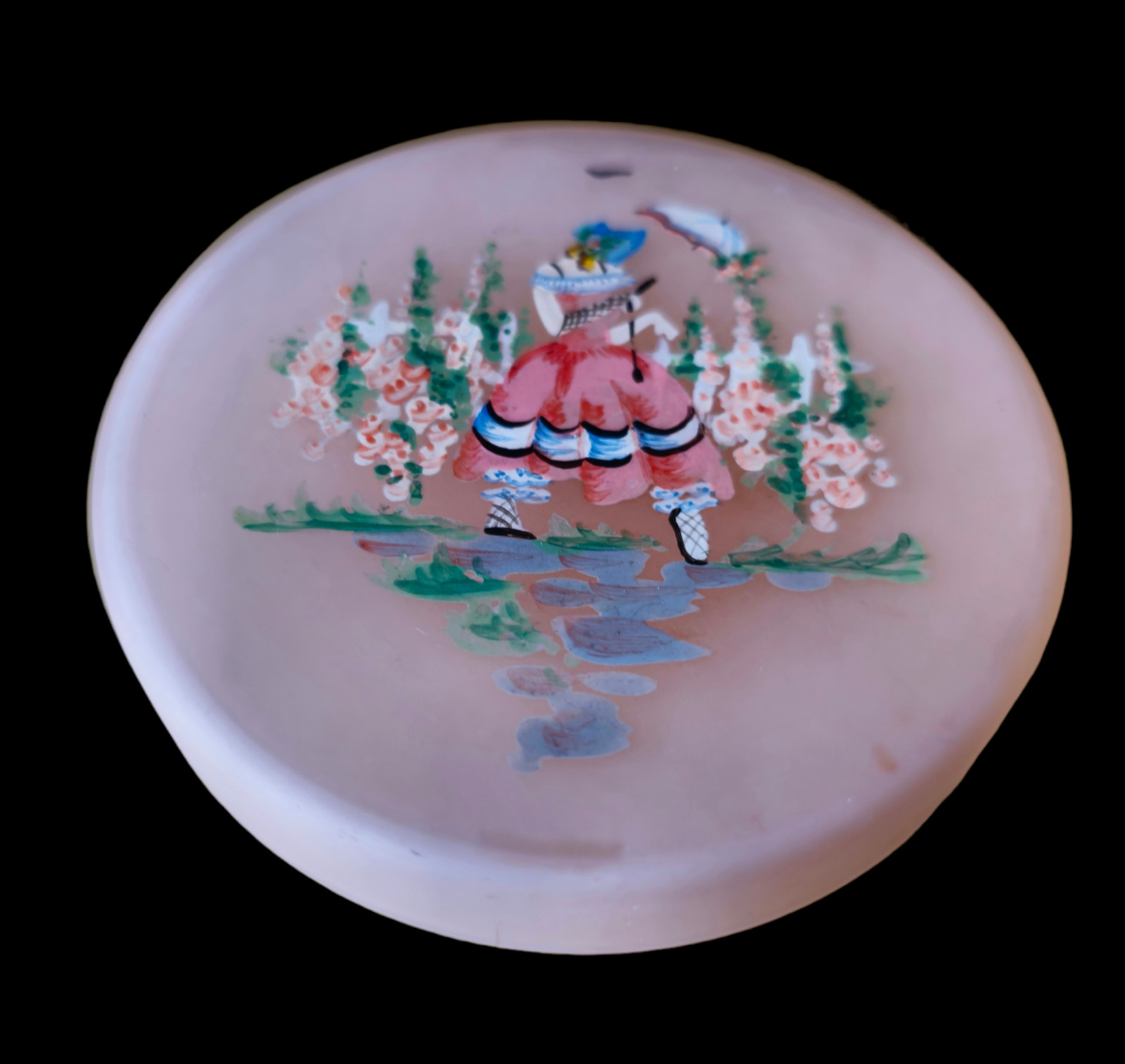 Antique Chez Rellew Laboratories 4″ Soft Pink Hand Painted Glass Powder Compact