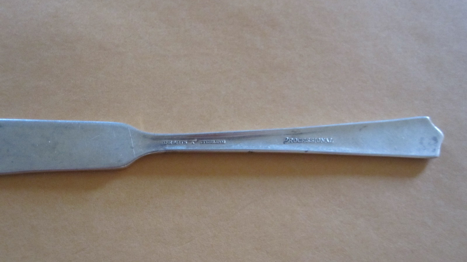 FINE ARTS STERLING SILVER PROCESSIONAL FLAT BUTTER SPREADER NO MONOGRAM