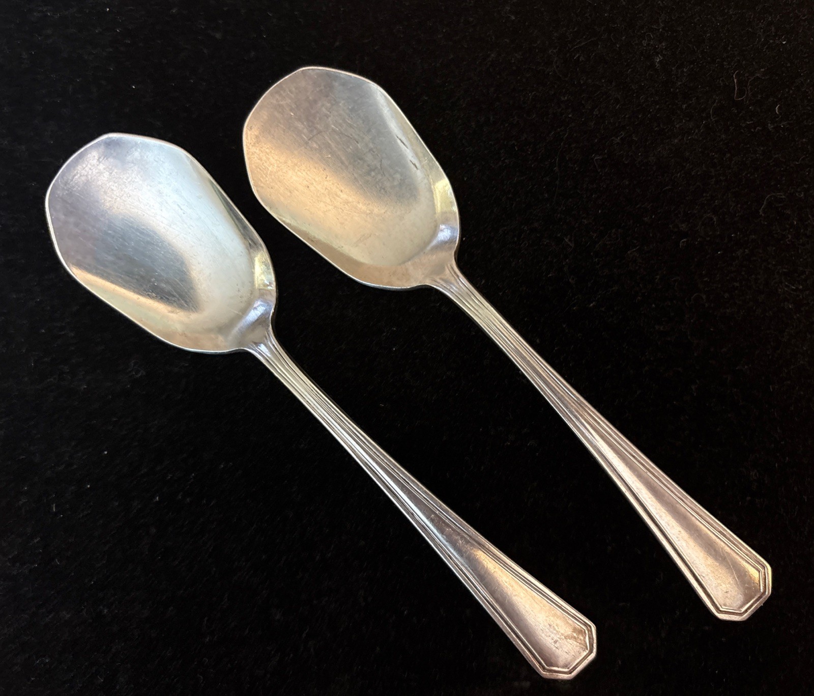 Pair of Vintage Wallace Bros Silver Plate AU “ALAMO” Ice Cream Spoons(S-10)