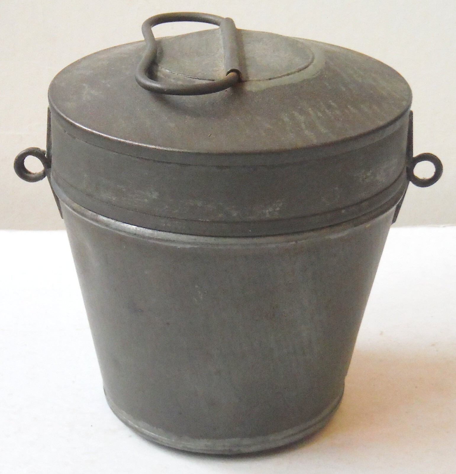 Antique Tin Pudding Steamed Cake Mold 5″ Tall D7258