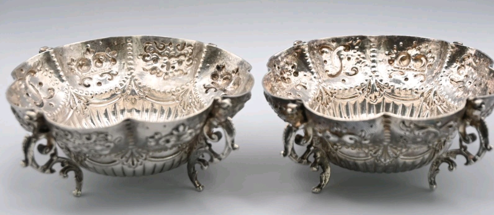 Antique Goldsmiths & Silversmiths Solid Silver Bowl c.1898 Fine Victorian Design