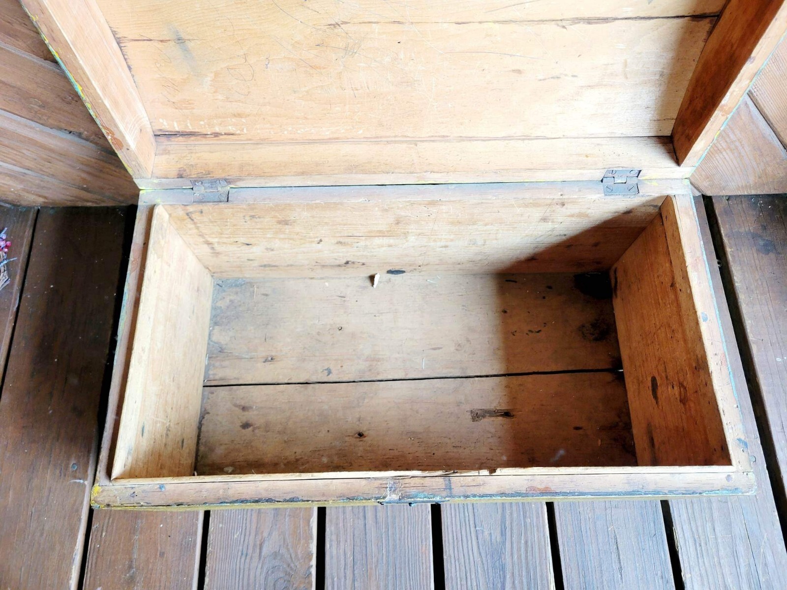Antique 1830s Sponge Decorated New England Immigrant Dome Lid Trunk Chest Box