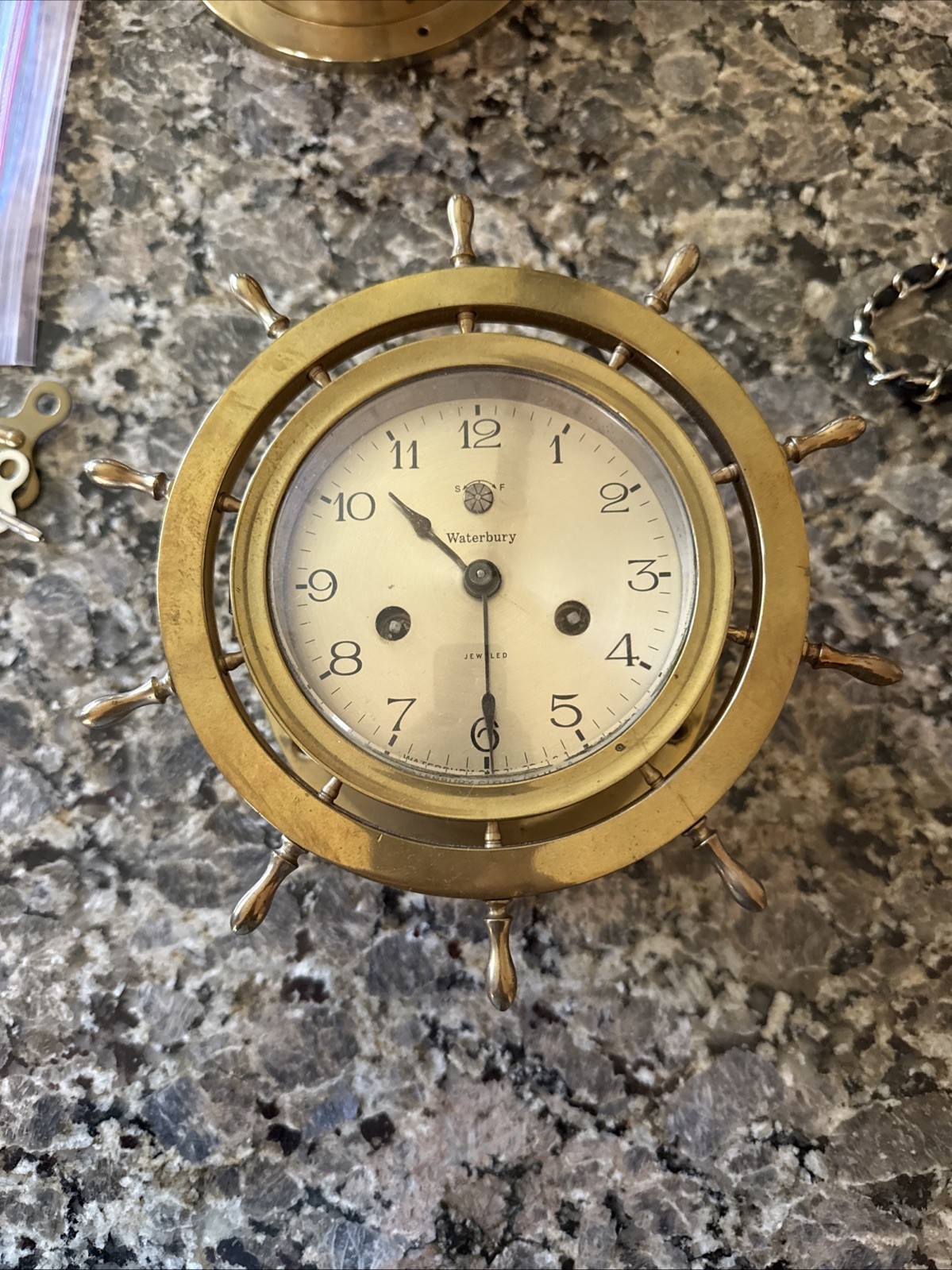 Antique Ship’s Wheel Solid Brass Nautical Marine Mantle Clock Wood Beveled Glass
