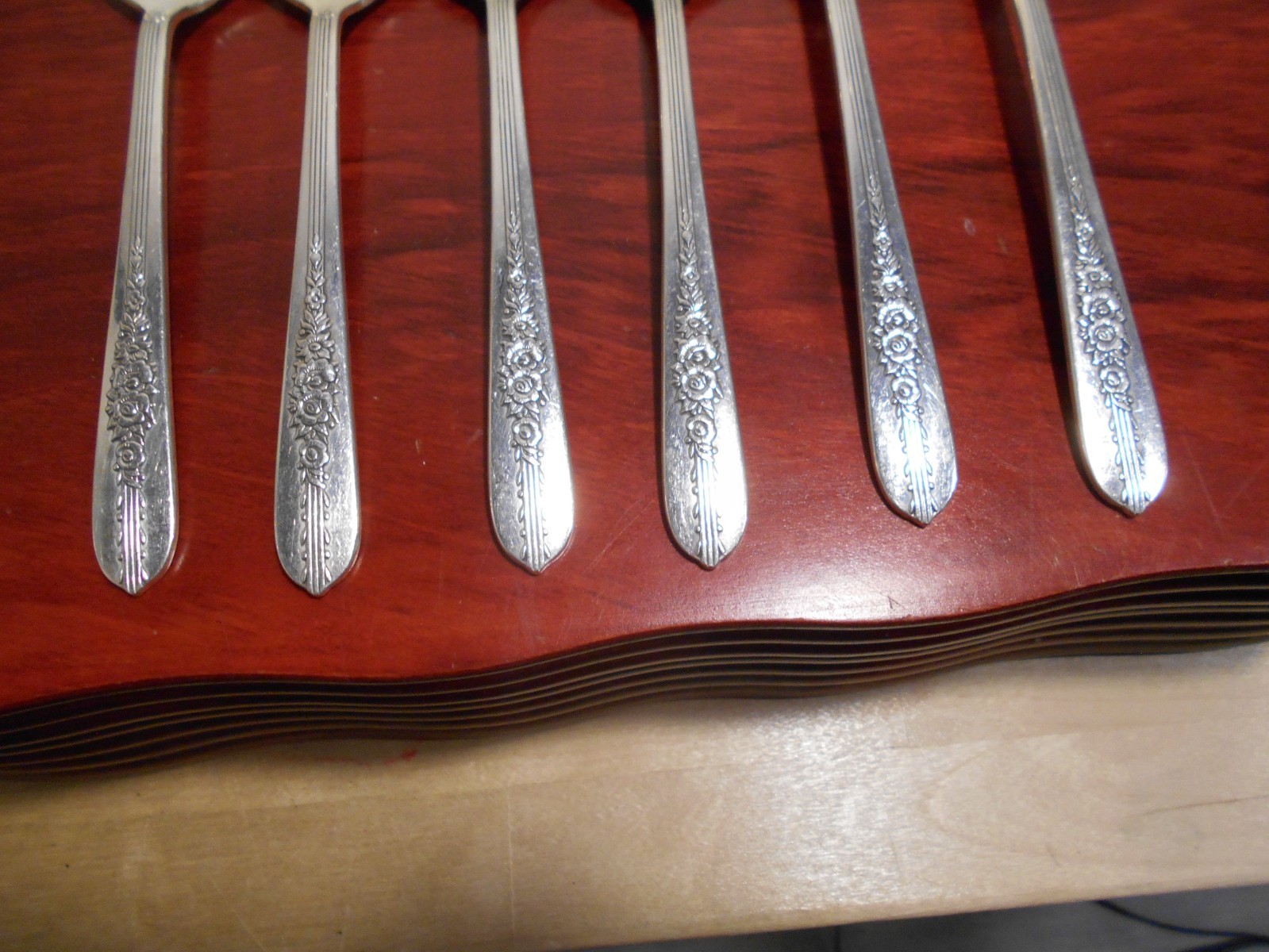 6 Nobility Plate 1939 ROYAL ROSE Pattern Place or Oval Soup Spoons Oneida 8508