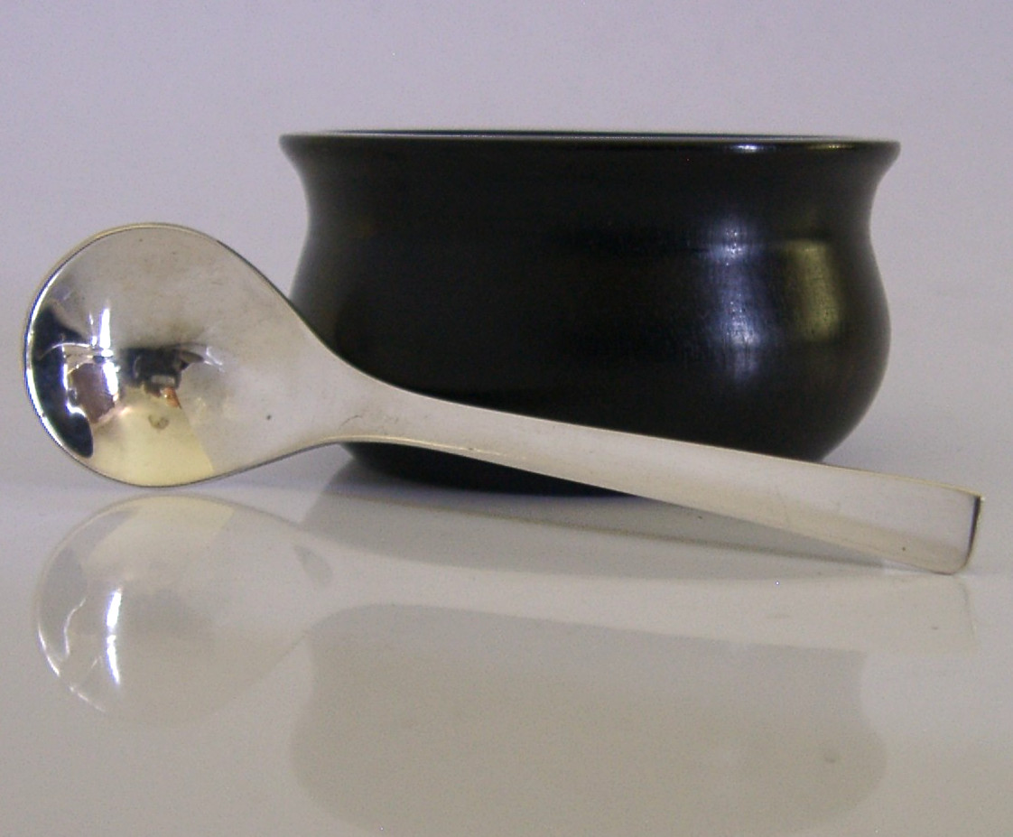 UNUSUAL STERLING SILVER & POLISHED HARDWOOD SALT CELLAR JA LONDON 1988