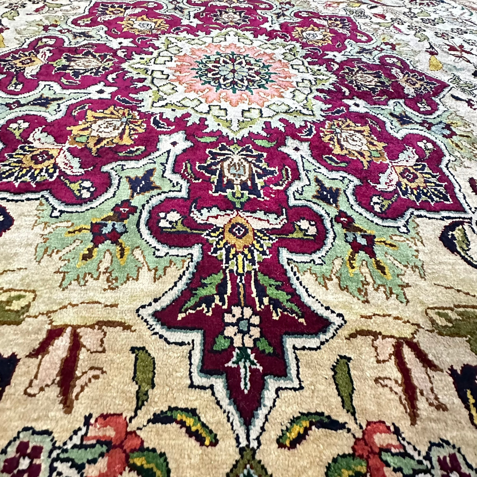 5X7FT ANTIQUE HAND WOVEN SILK RUG