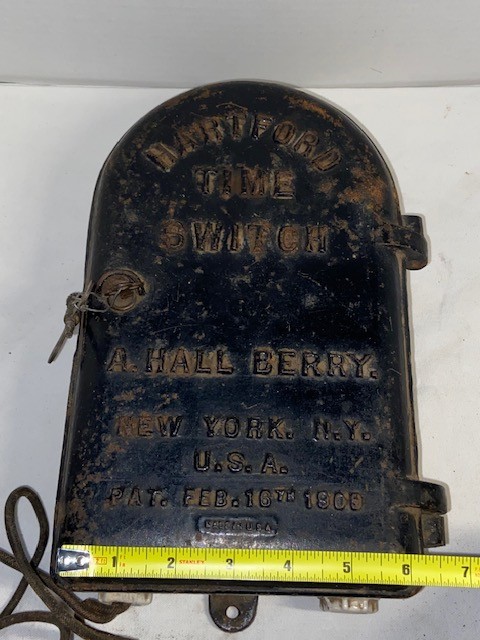 Antique 1909 HARTFORD TIME SWITCH Cast Iron Casket Case A. HALL BERRY W/KEYS USA