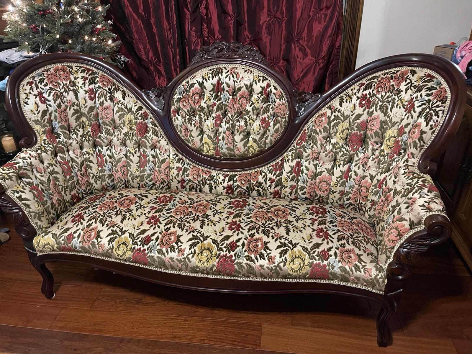 Beautiful Cameo Floral Victorian Sofa 82” Long
