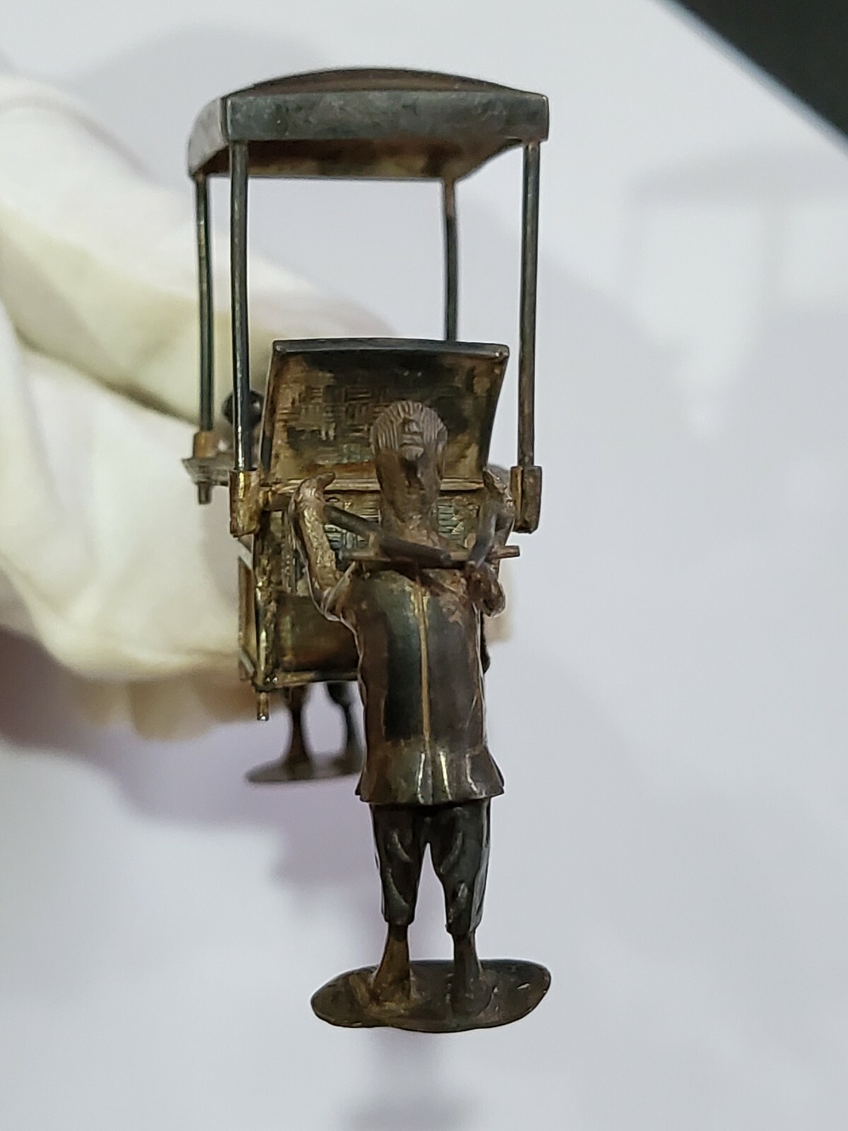 👍 CHINA MINIATURE SOLID SILVER PORTERS CARRYING SEDAN CHAIR WITH HALLMARK 纯银