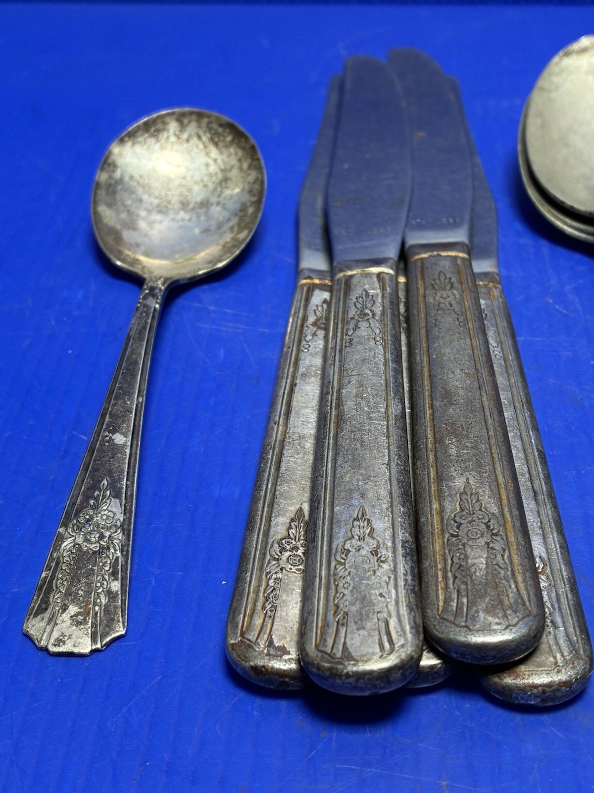 (19) GENESEE SENATE SILVER PLATED SILVER WEAR FORKS , SPOONS , BUTTER KNIFES
