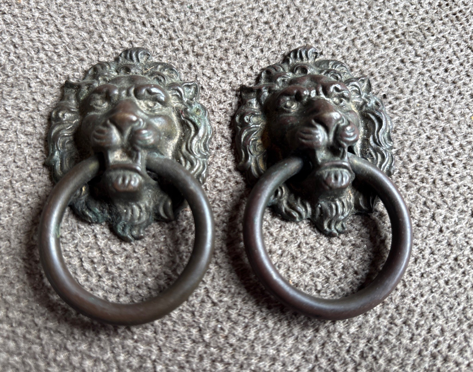 Vintage TWO (2) LION HEAD BRASS CHEST DRESSER BOX TRUNK HANDLE PULL~2.75″x1.5″