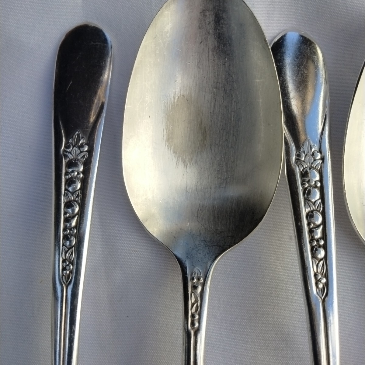 Priscilla-Lady Ann Silverplate Flatware WM Rogers Mfg Co 4 Soup Spoons 7.5″