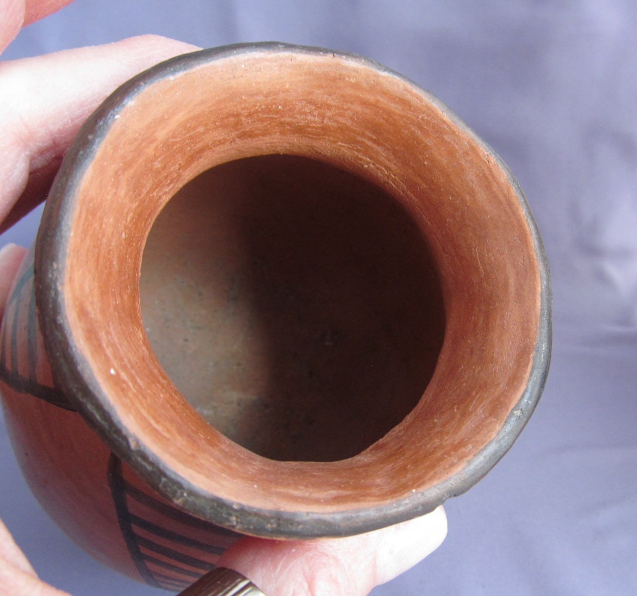 HEAVY ANTIQUE PRIMITIVE NATIVE AMERICAN PUEBLO TERRACOTTA CLAY VASE HAND PAINTED