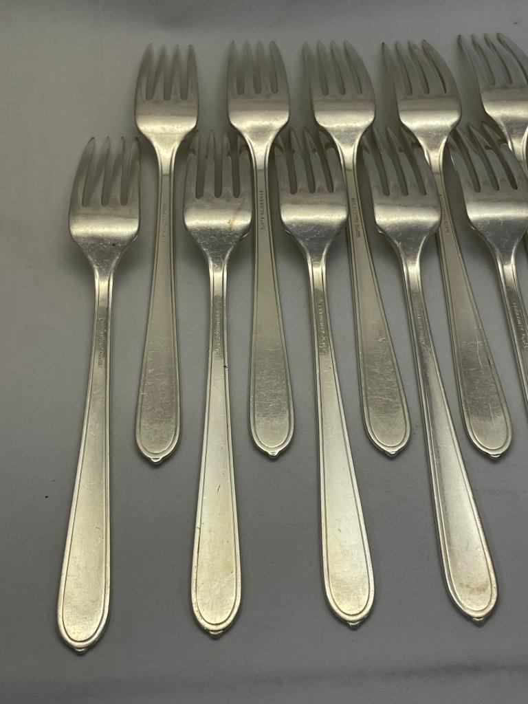 VINTAGE 1935 ONEIDA SILVERPLATE BERKELEY SQUARE 12 DINNER FORKS