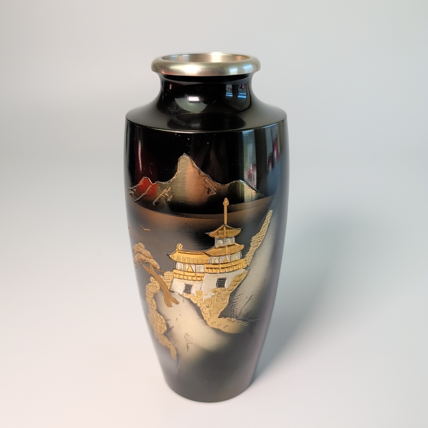 7″ Vtg Japanese Etched Engraved Black-Gray-Gold Mixed Metal Pagoda Vase